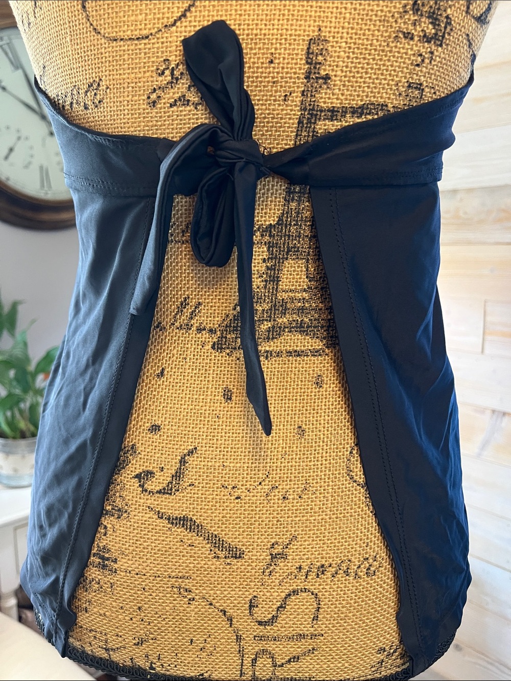 Black Halter Ruffle Camisole - Picture 3 of 7
